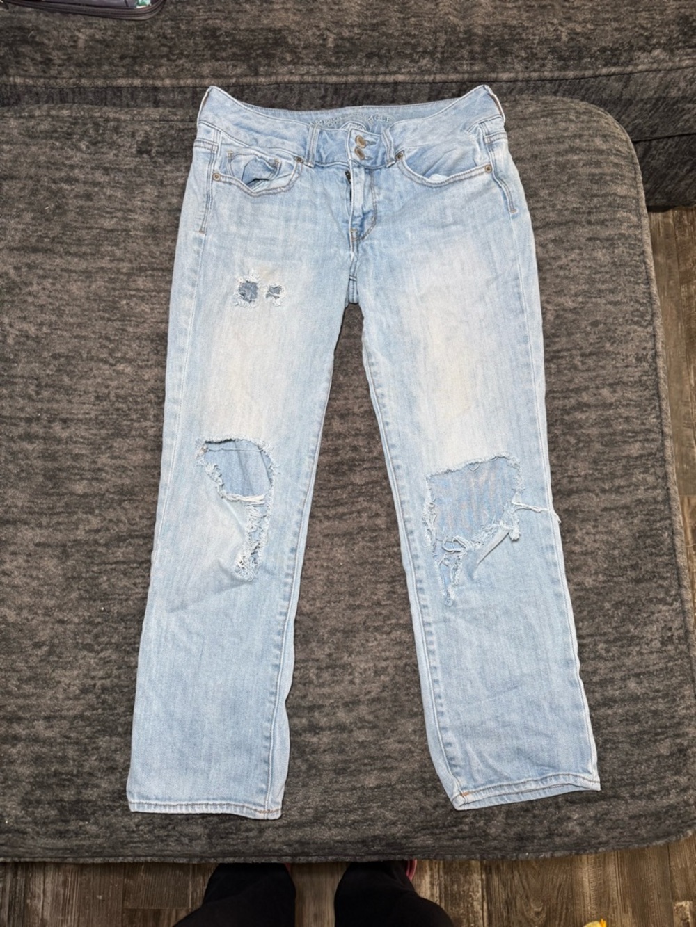 AEO Light Blue Distressed Women’s Jeans